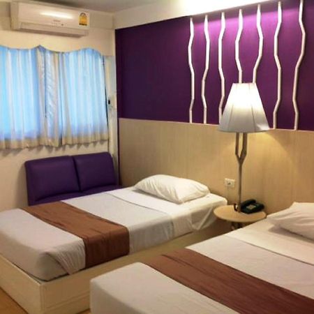 Highway Hotel Чиангмай Екстериор снимка