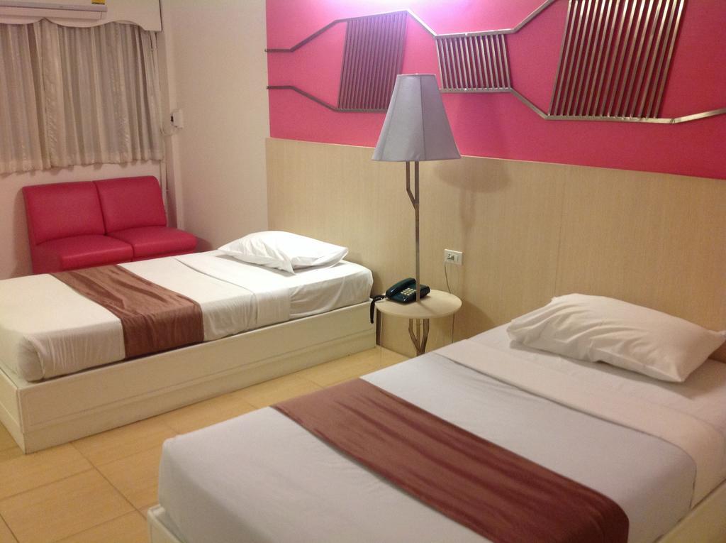 Highway Hotel Чиангмай Екстериор снимка