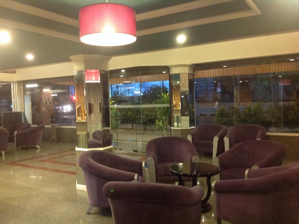 Highway Hotel Чиангмай Екстериор снимка