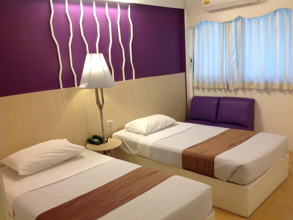 Highway Hotel Чиангмай Стая снимка