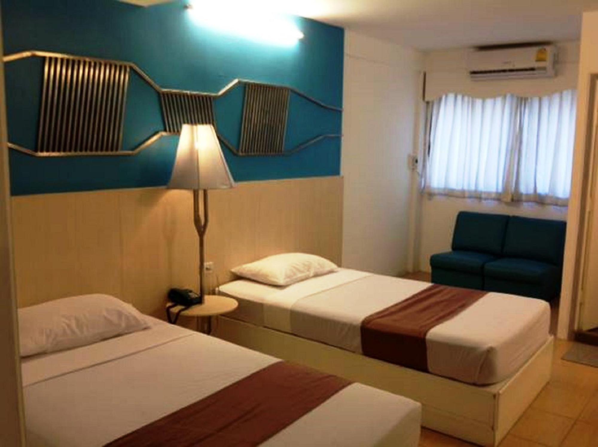 Highway Hotel Чиангмай Екстериор снимка