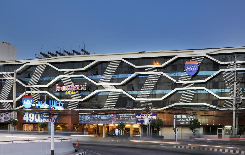 Highway Hotel Чиангмай Екстериор снимка