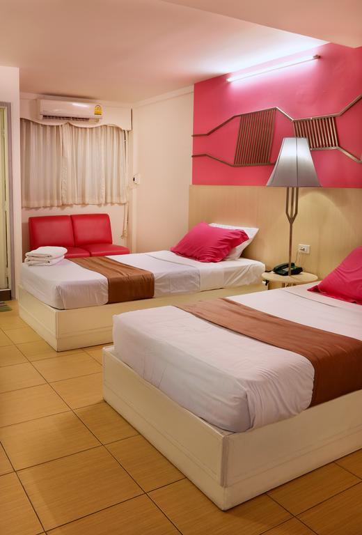 Highway Hotel Чиангмай Екстериор снимка