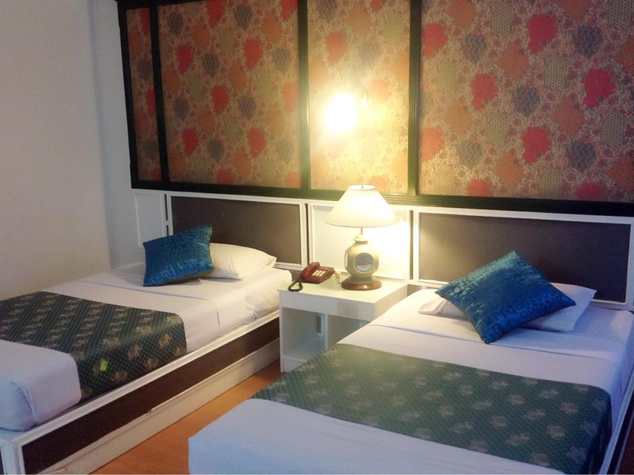 Highway Hotel Чиангмай Екстериор снимка