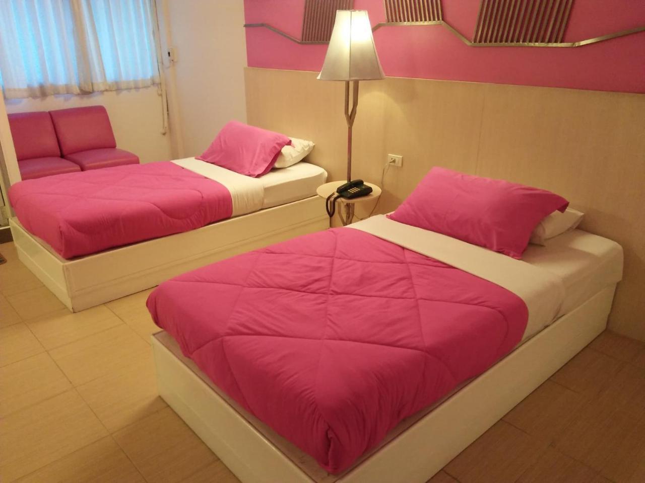 Highway Hotel Чиангмай Екстериор снимка
