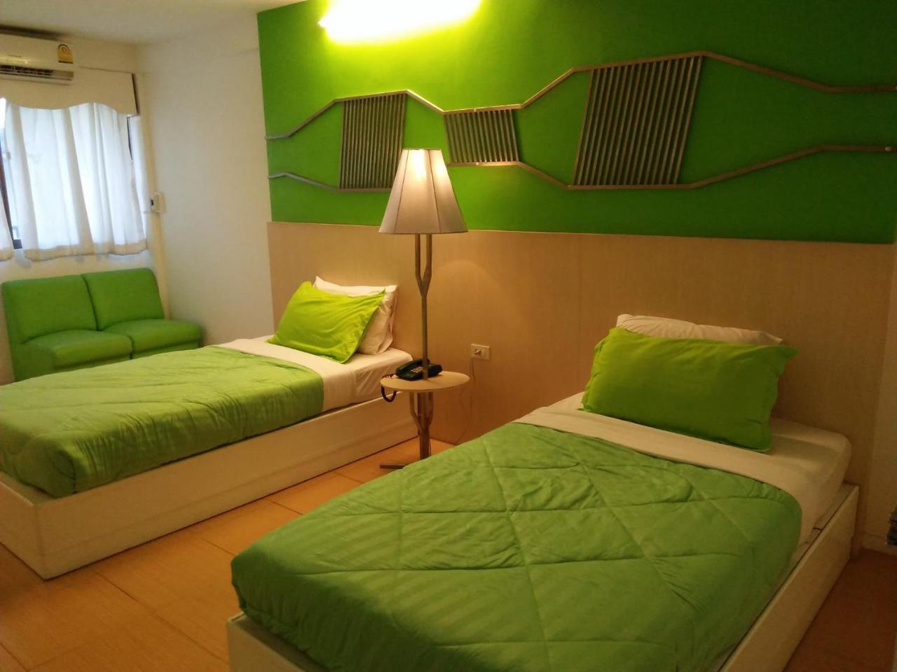 Highway Hotel Чиангмай Екстериор снимка
