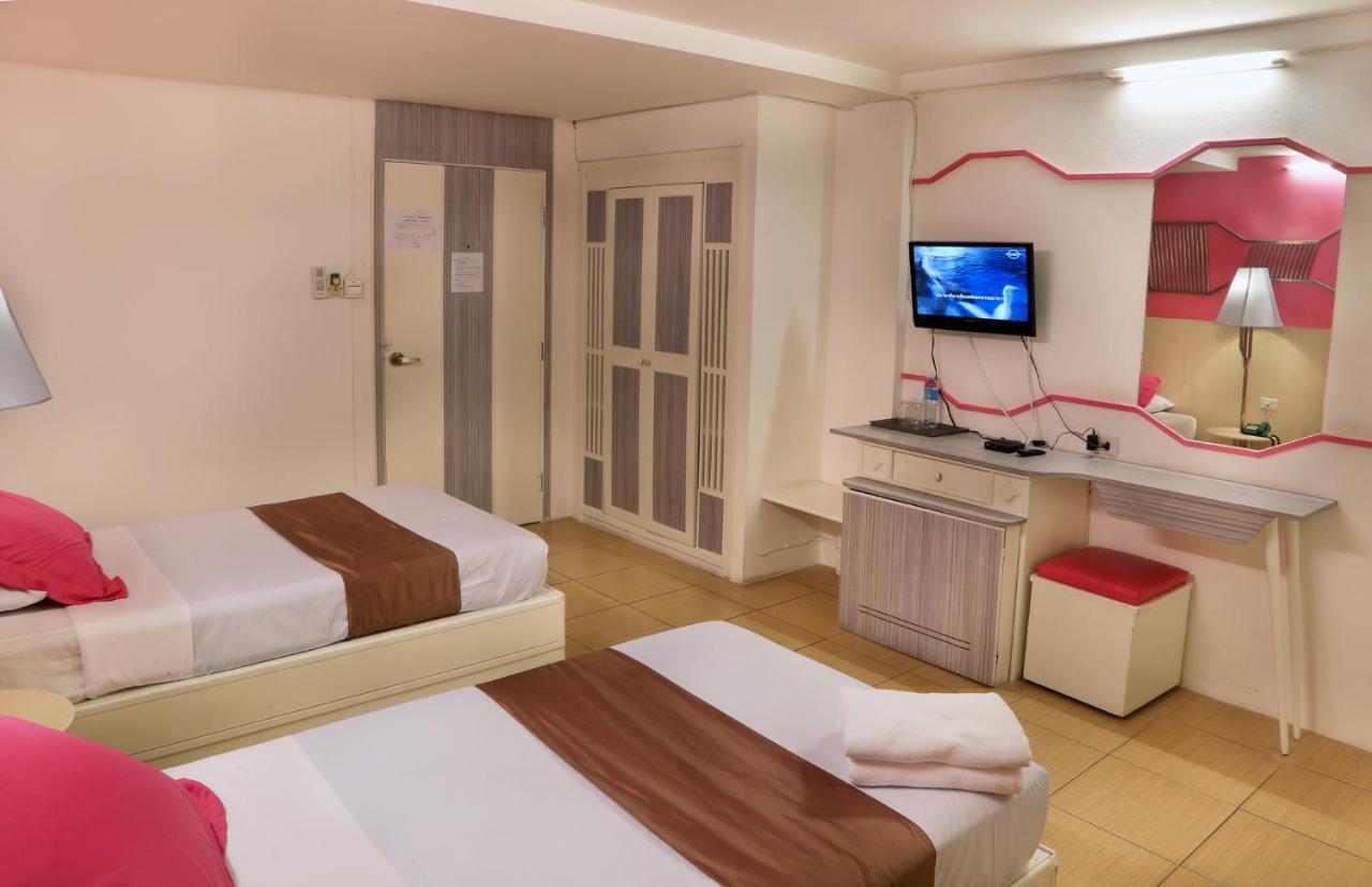 Highway Hotel Чиангмай Екстериор снимка