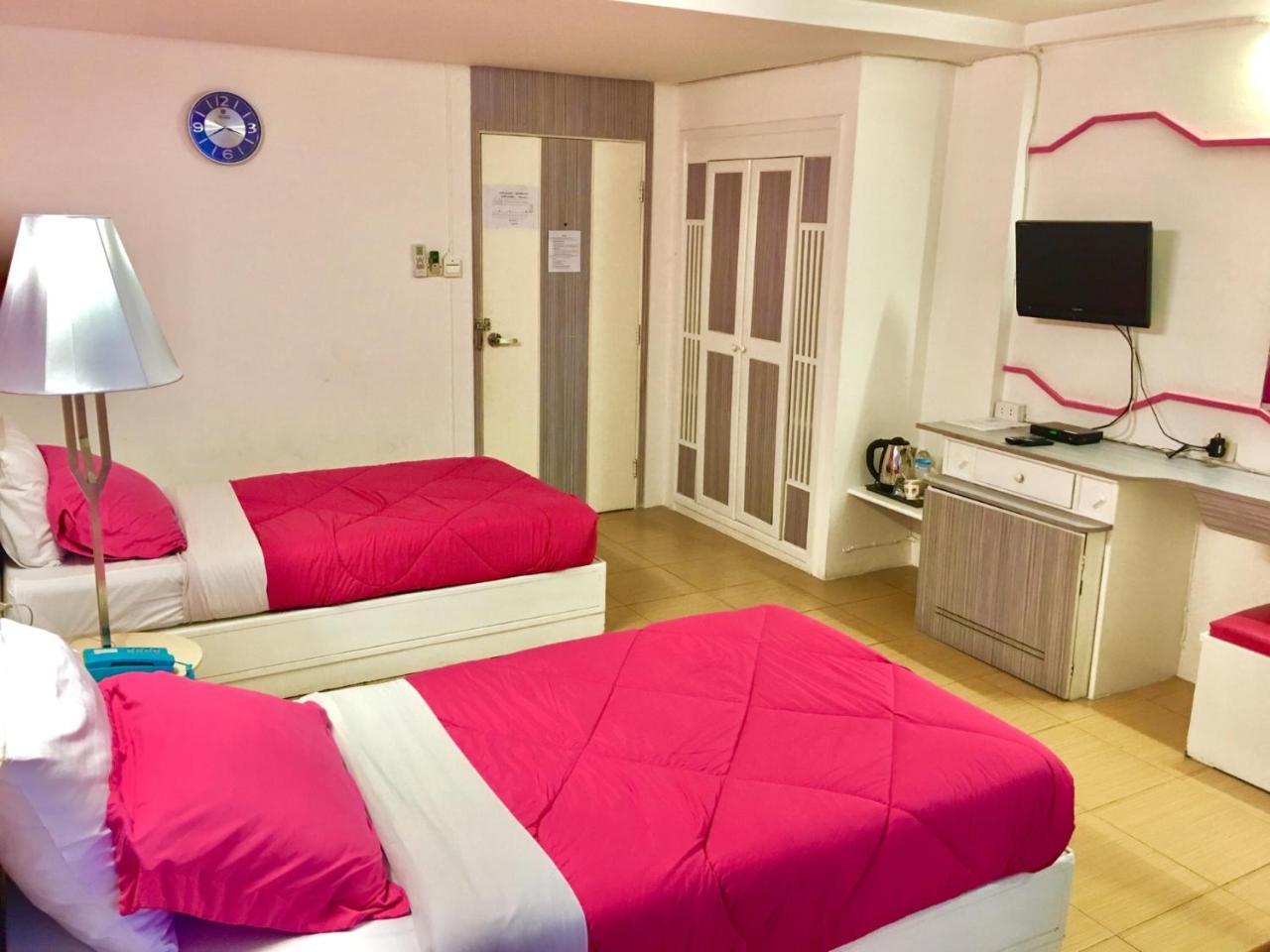 Highway Hotel Чиангмай Екстериор снимка