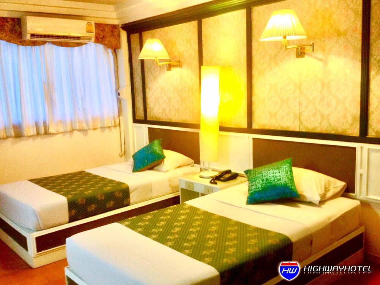 Highway Hotel Чиангмай Екстериор снимка