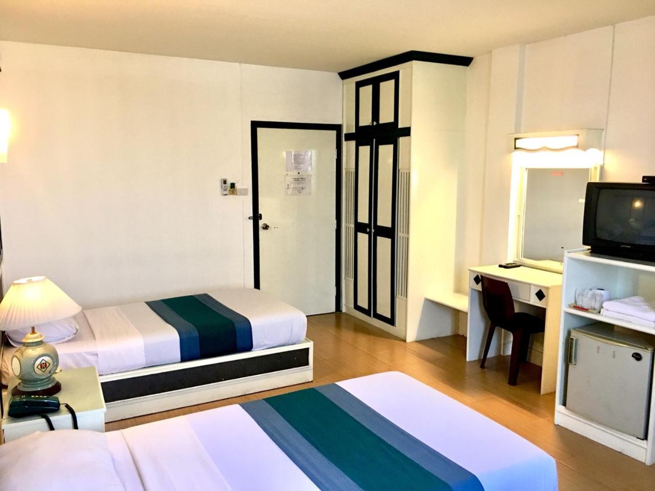 Highway Hotel Чиангмай Екстериор снимка