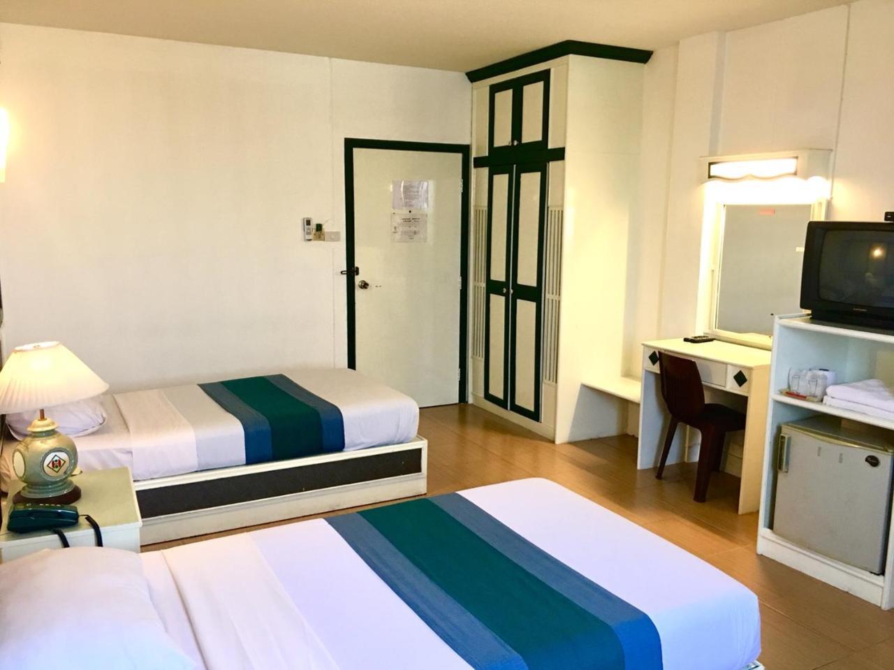 Highway Hotel Чиангмай Екстериор снимка