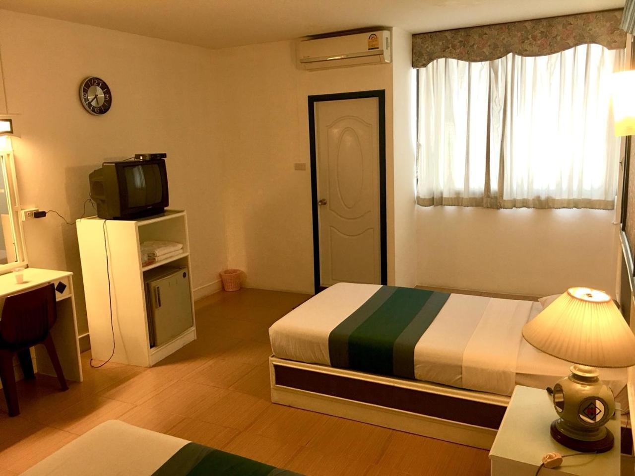 Highway Hotel Чиангмай Екстериор снимка