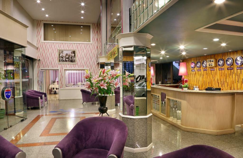 Highway Hotel Чиангмай Екстериор снимка