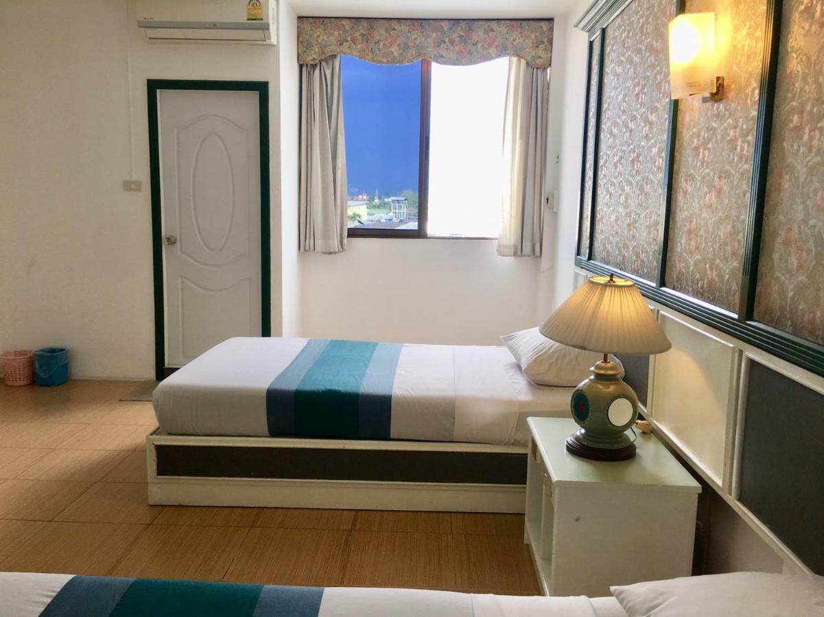Highway Hotel Чиангмай Екстериор снимка
