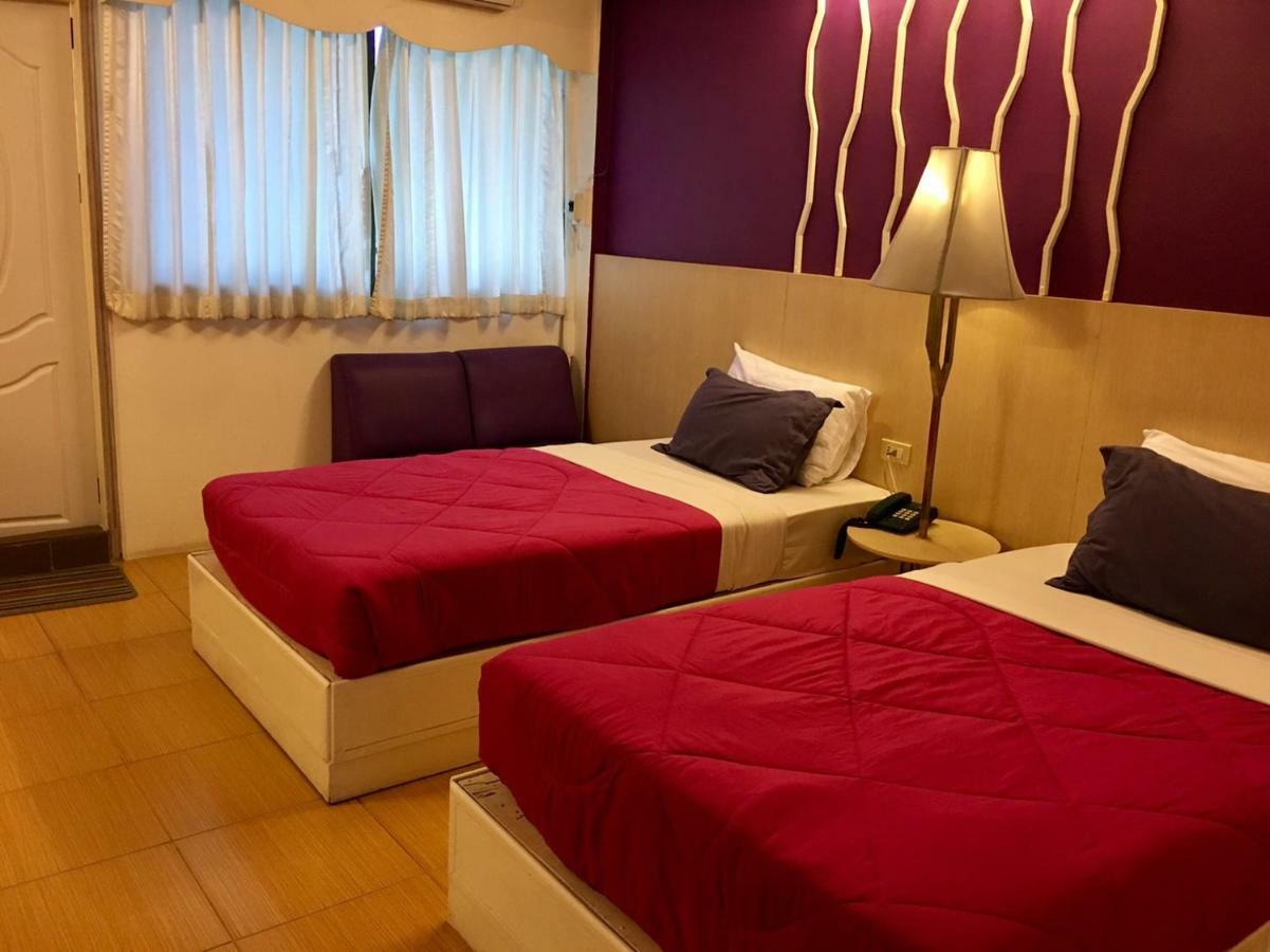 Highway Hotel Чиангмай Екстериор снимка