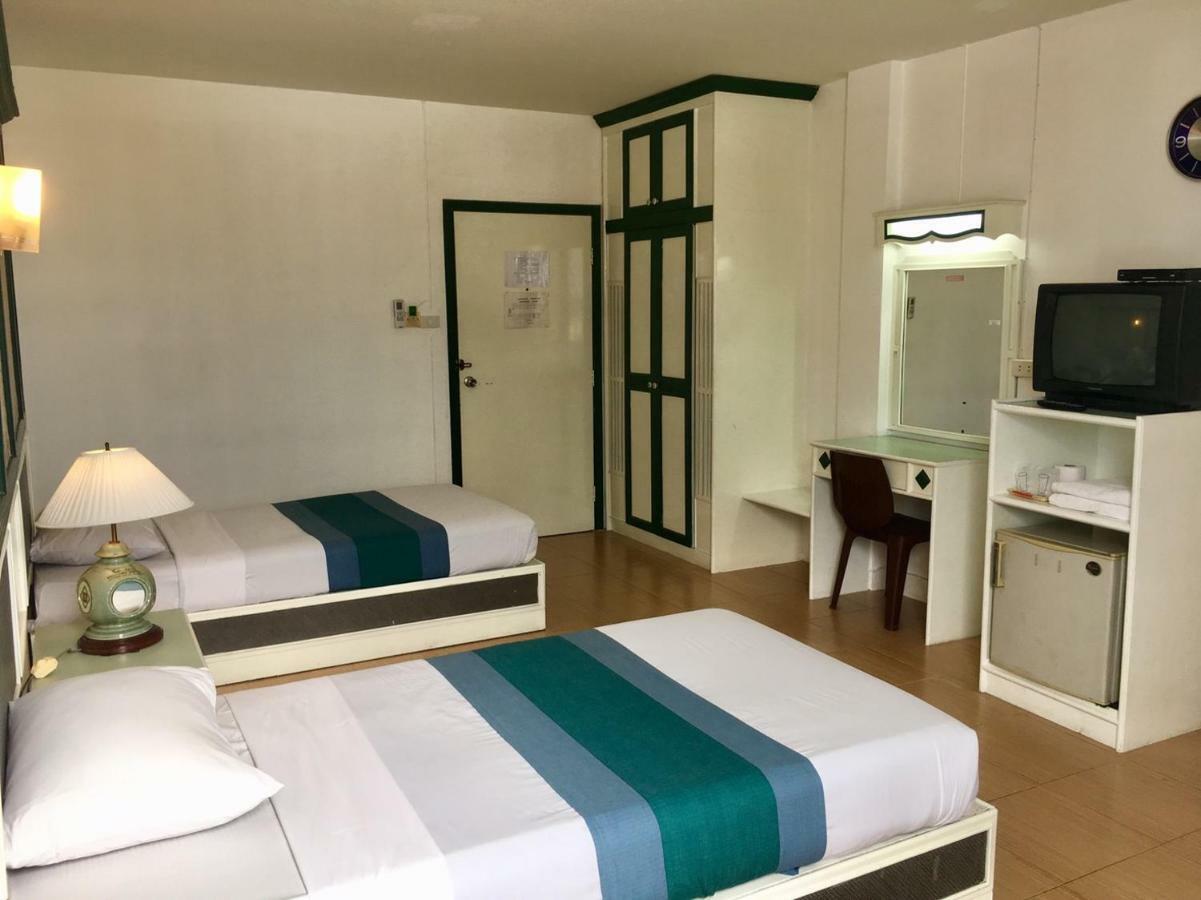 Highway Hotel Чиангмай Екстериор снимка